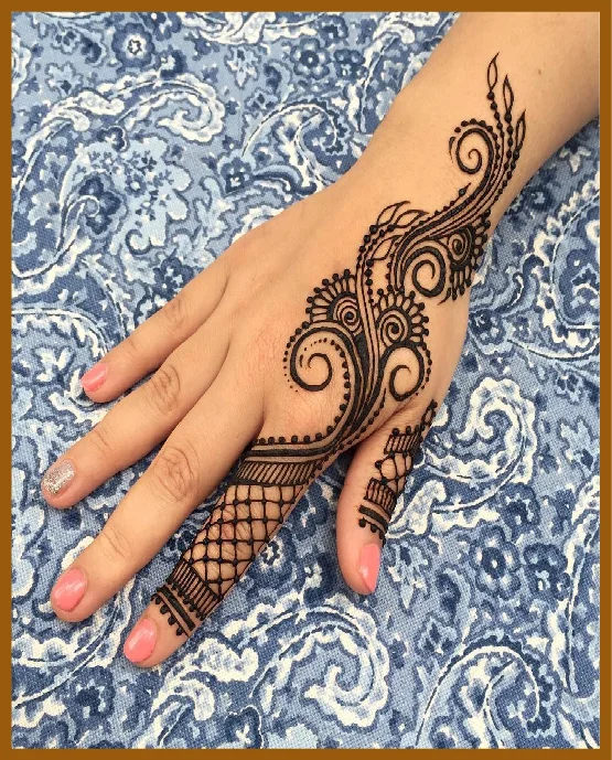 Aesthetic Back Hand Mehndi With Paisley Chain
